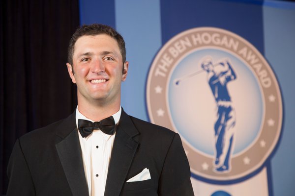 Jon Rahm sigue haciendo historia y consigue su segundo Ben Hogan Award