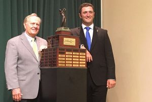 Jack Nicklaus y Jon Rahm, durante la entrega del premio.