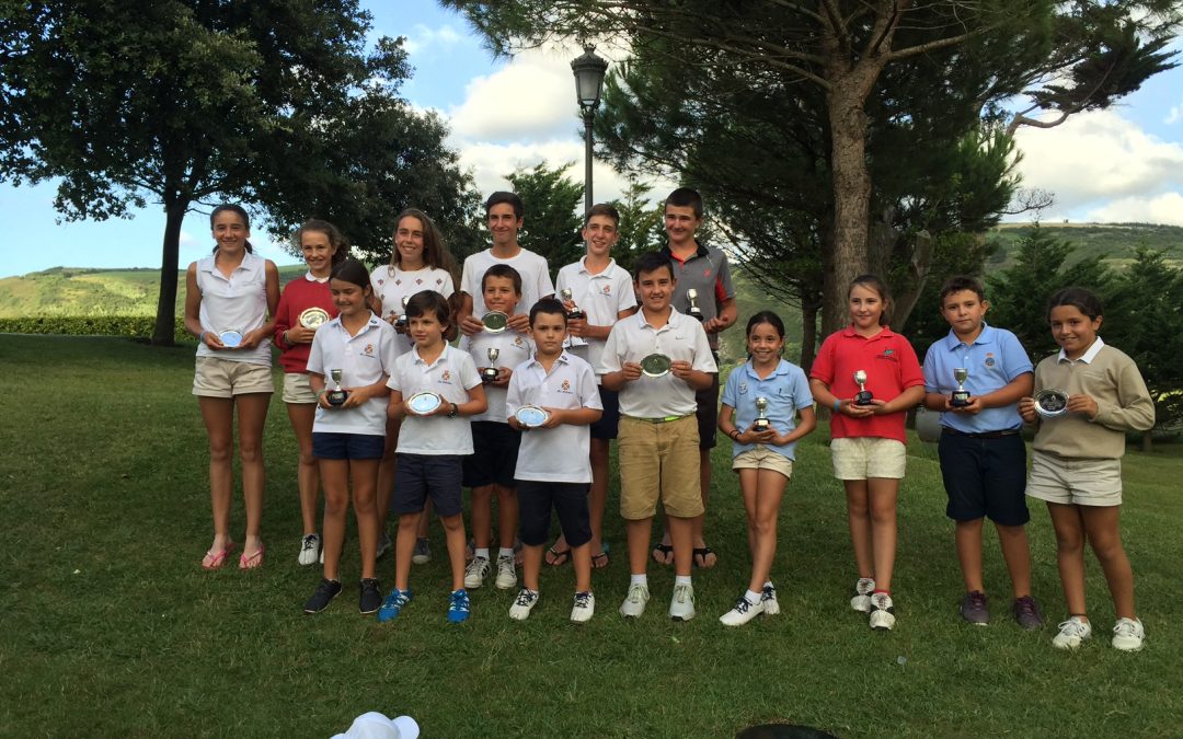 De los Rios y Martin (Infantil), Lizarazu y Lanchares (Alevines) y Fernandez y Aseguinolaza (Benjamines) Campeones Centenario de Zarauz Infantil