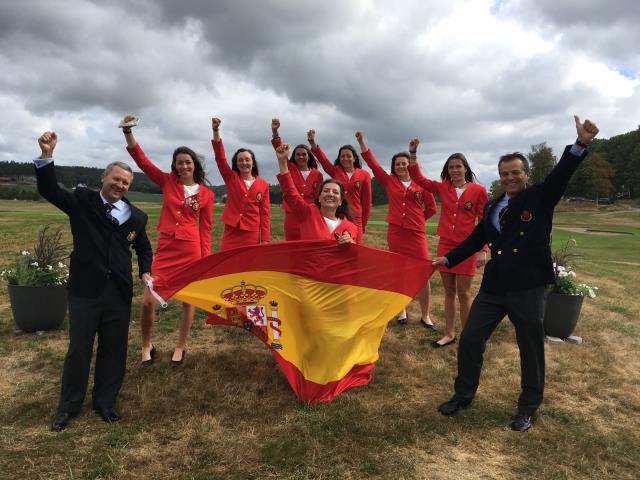 Natalia Aseguinolaza medalla de plata con el equipo nacional en el Campeonato de Europa Girl