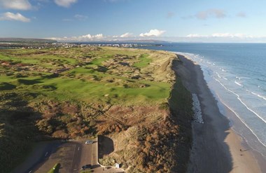 Joseba Torres y Natalia Aseguinolaza en la concentración RFEG de los links británicos