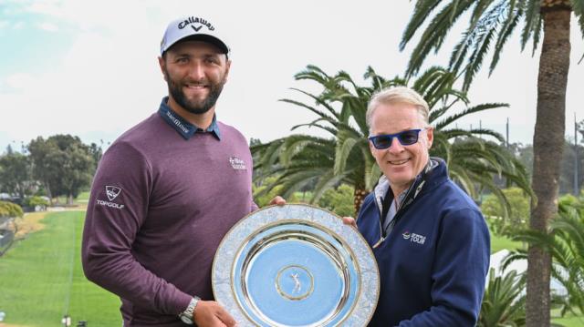 Jon Rahm, galardonado con el Premio Seve Ballesteros tras ser designado Jugador del Año en el DP World Tour