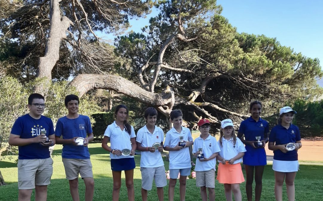 A.Olasagasti, I.Iraola (Infantiles), I.Izquierdo y N.Salas (Alevin), U.Alustiza y N.Gutiérrez (Benjamín) Campeones de Zarauz Infantil