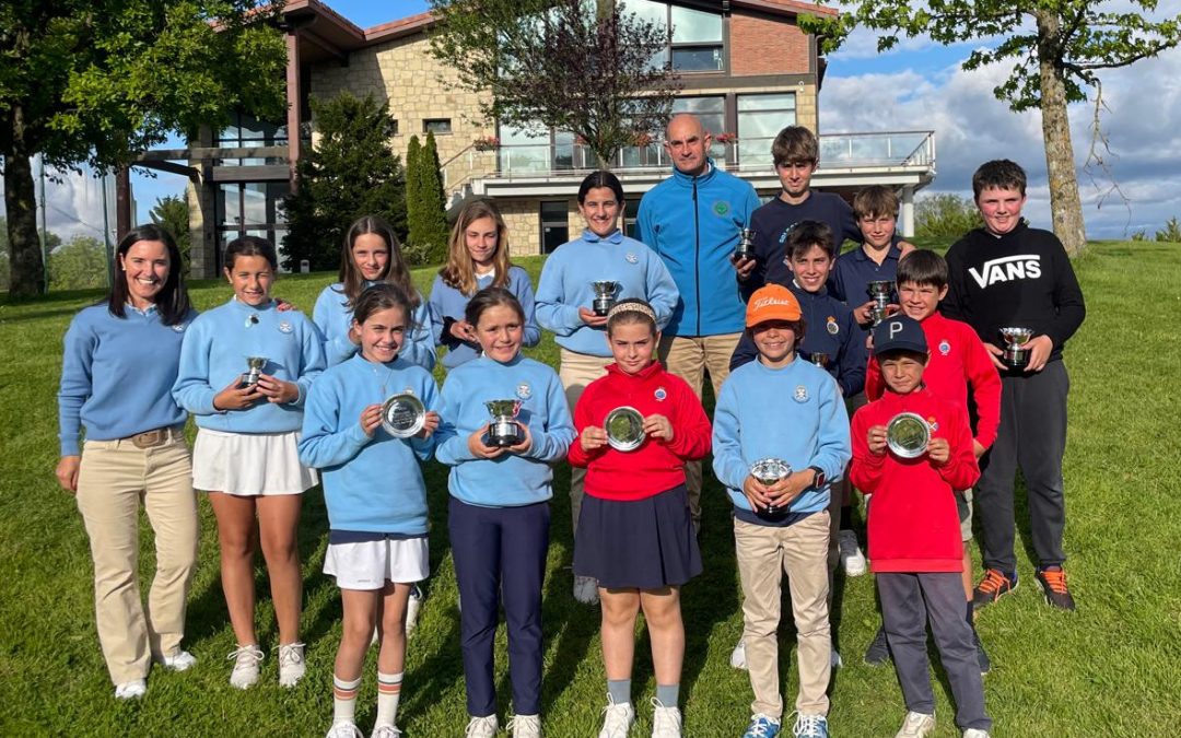 J.Ortiz/P.Susperregui (Infantil), T.Bilbao/M.DiazGuereñu (Alevines) y B.Zuñiga/N.Gutierrez Campeones de Gipuzkoa Infantil