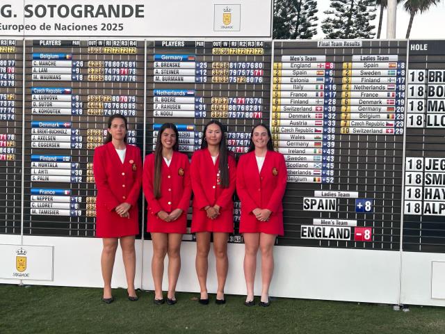 Lucia Iraola, con el equipo nacional femenino, ganadoras de la Copa RGC Sotogrande