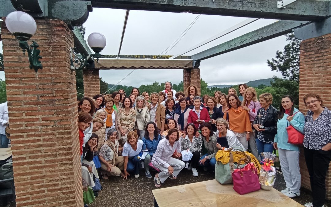 Alrededor de un centenar de jugadoras celebraron el día internacional de la Mujer golfista en el C.G. Larrabea