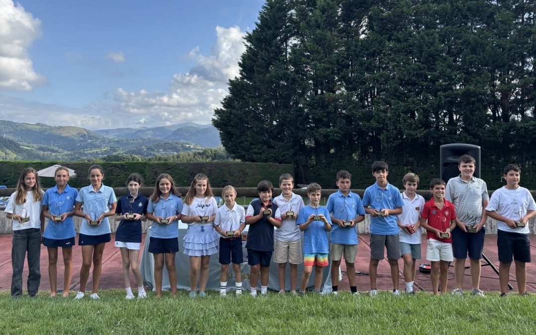 J.Ortiz/M.DiazGuereñu (Infantil), X.Sagastume/N.Gutierrez (Alevín) y D.Goikoetxea/B.Iraola (Benjamín), Campeones de Basozabal Infantil