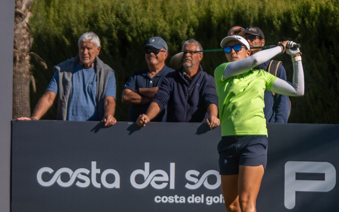 Amaia Latorre vuela en el Santander Golf Tour Sevilla y lidera en el Club Zaudín Golf